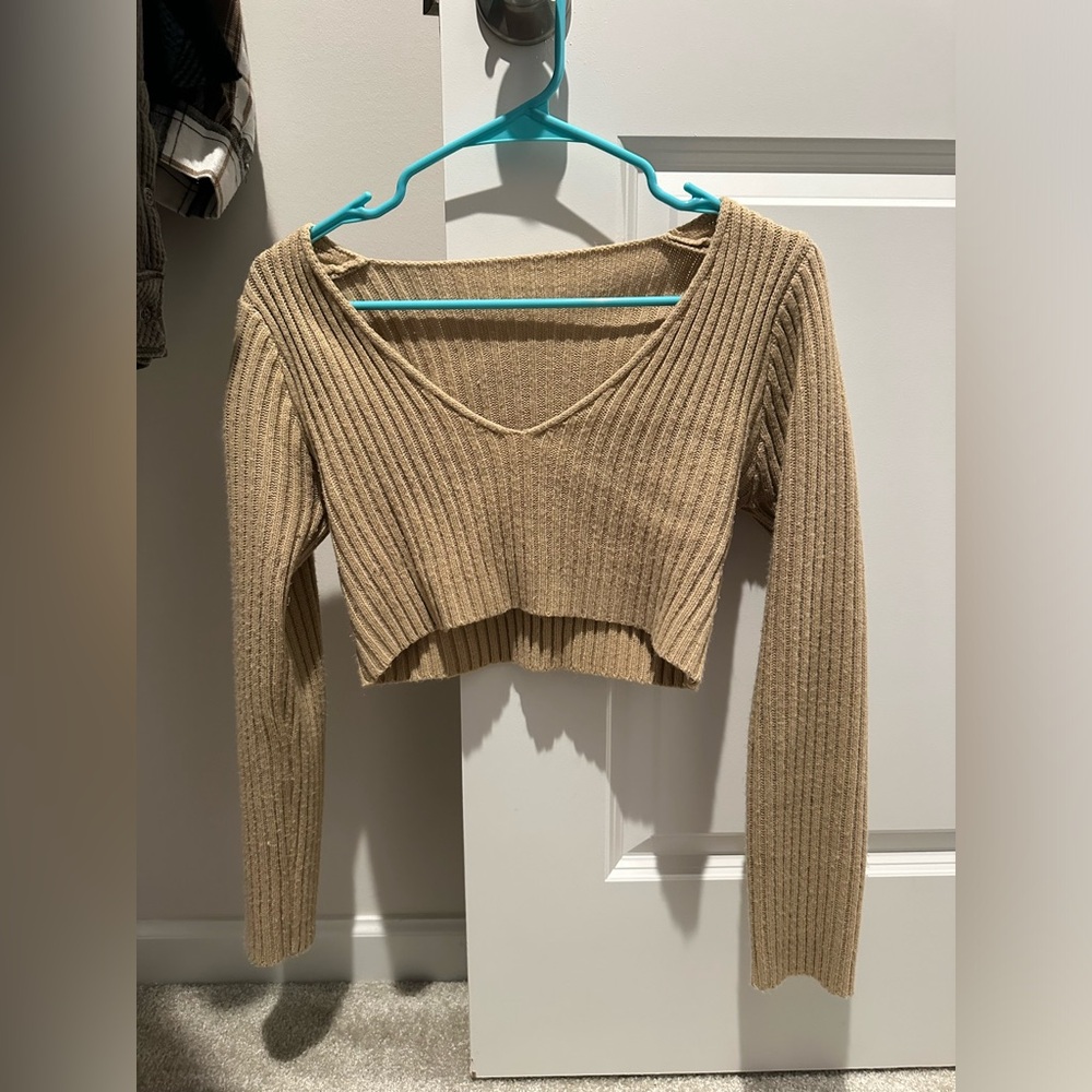 Cream long sleeve crop top